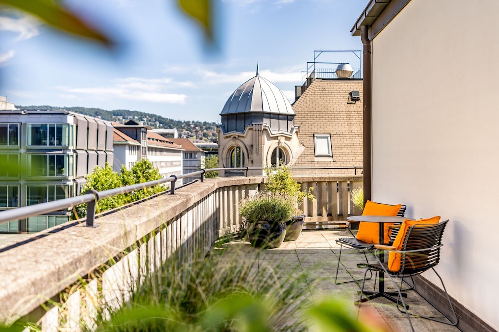 Suite, 1 Bedroom, Terrace thumbnail 5