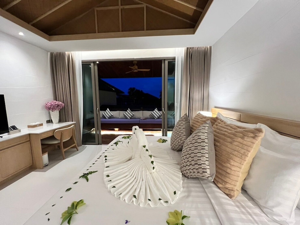 Ocean Pool Villa