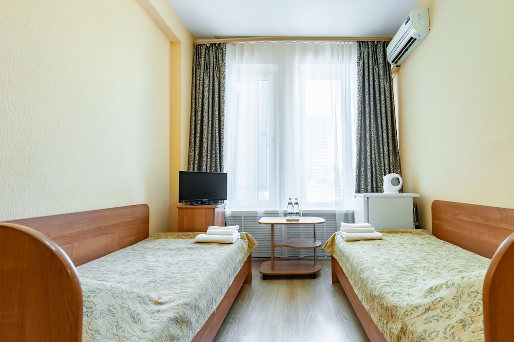 Standard Room, Multiple Beds, City View photo 2