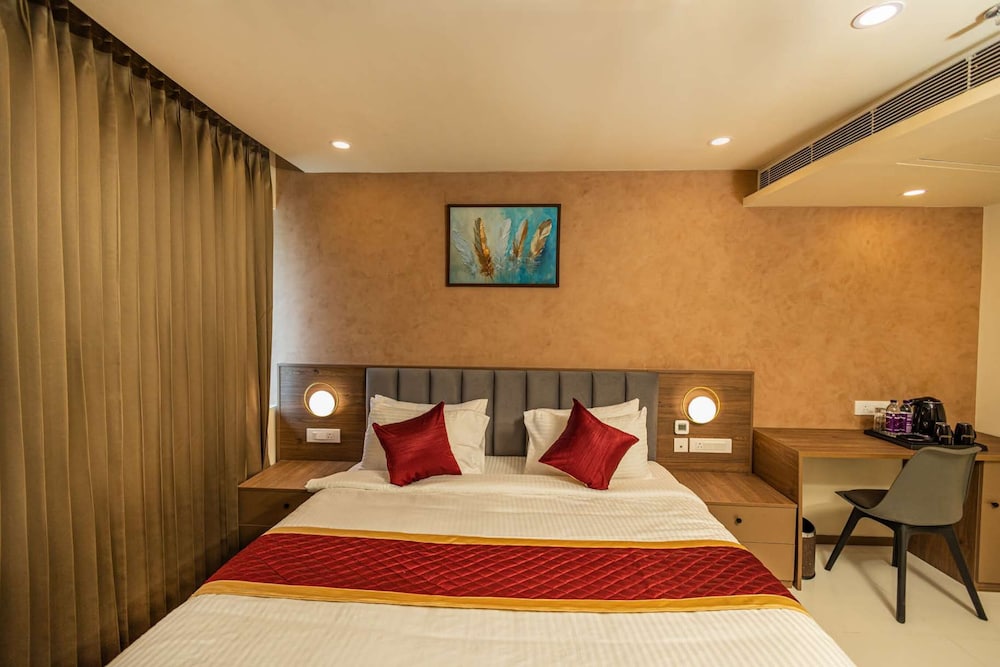 Superior Double Room, City View