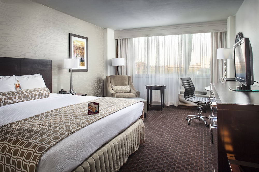 Premium Room, 1 King Bed with Sofa bed - Photo 2