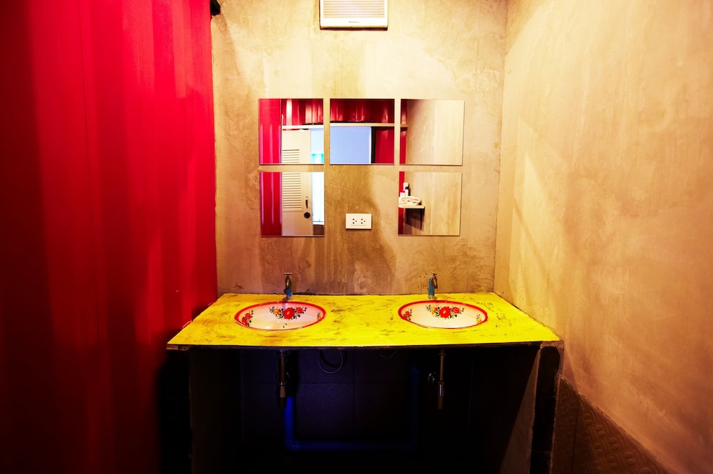 2 Bed Private with Shared Bathroom photo 3