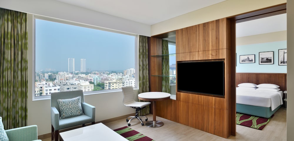 Suite, 1 Queen Bed - Photo 3