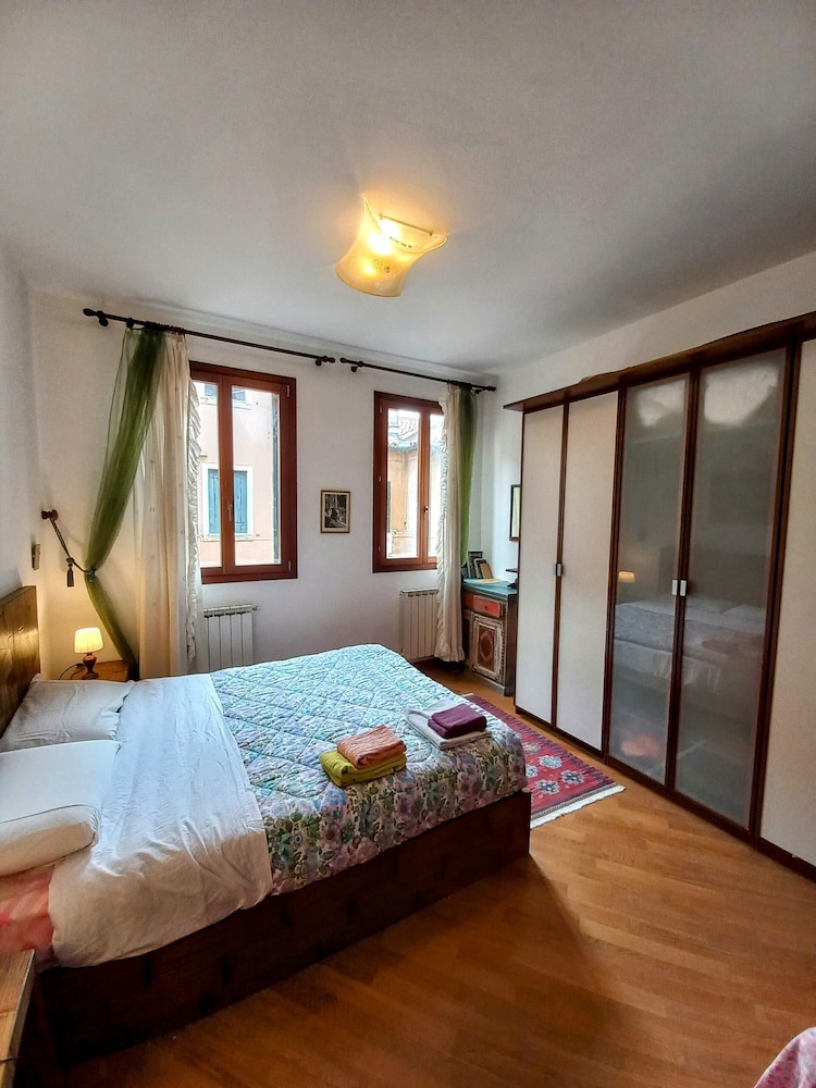 City Apartment photo 2