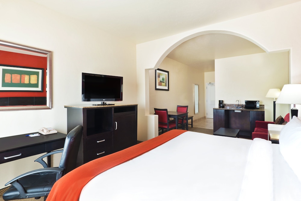 Suite, 1 King Bed with Sofa bed (Additional Living Area) - Photo 1
