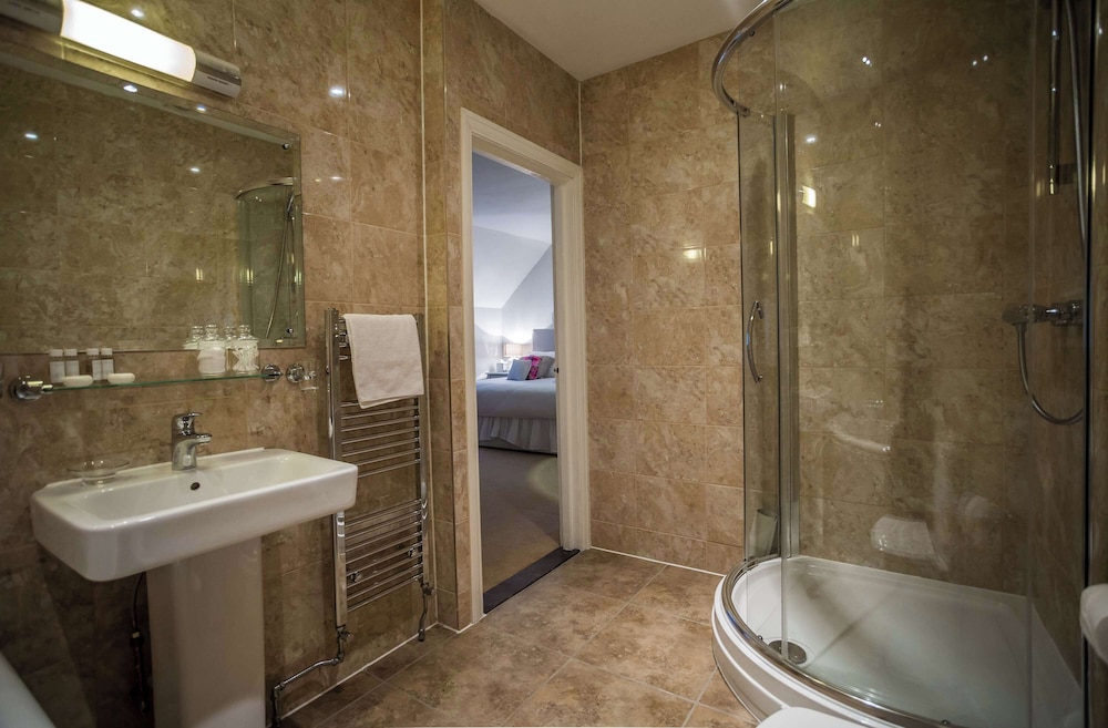 Suite, 1 King Bed, Non Smoking (Larger Room) - Photo 2