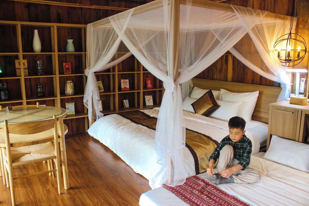 Premier Double Room, Bathtub, Lake View