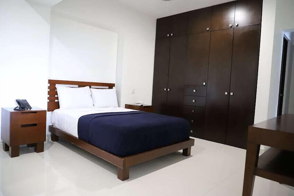 Business Suite, 1 Queen Bed