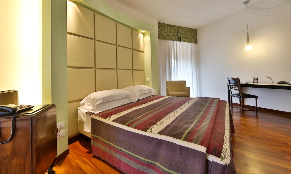 Superior Room, 1 King Bed (with Single Sofabed) - Photo 1
