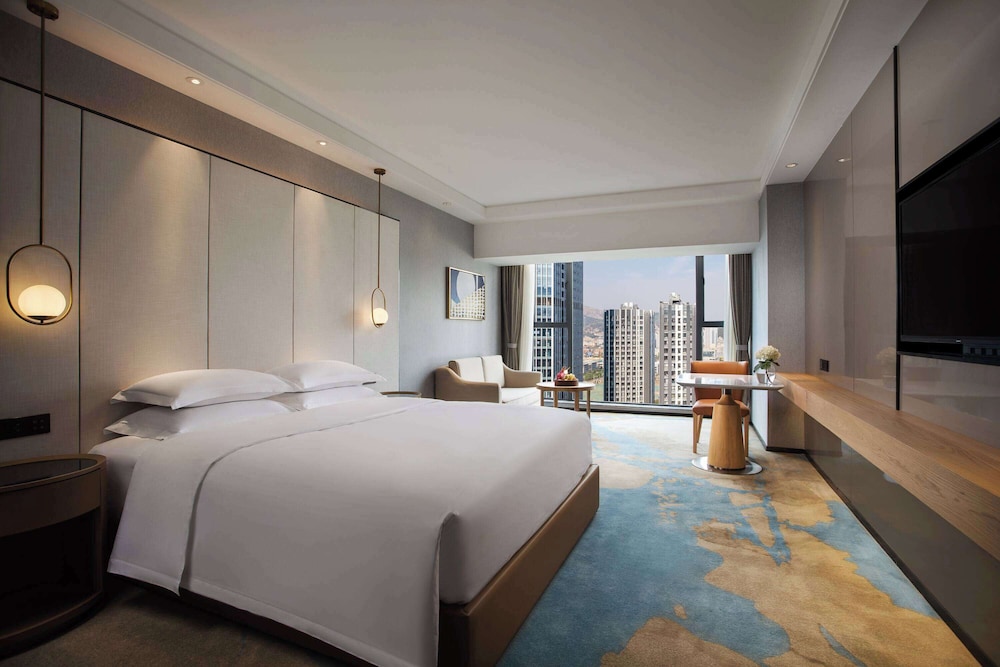 Deluxe Room, 1 King Bed, Non Smoking photo 1