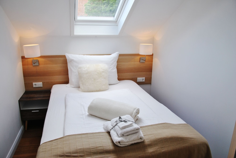 Exclusive Apartment, 3 Bedrooms, Garden Area photo 2