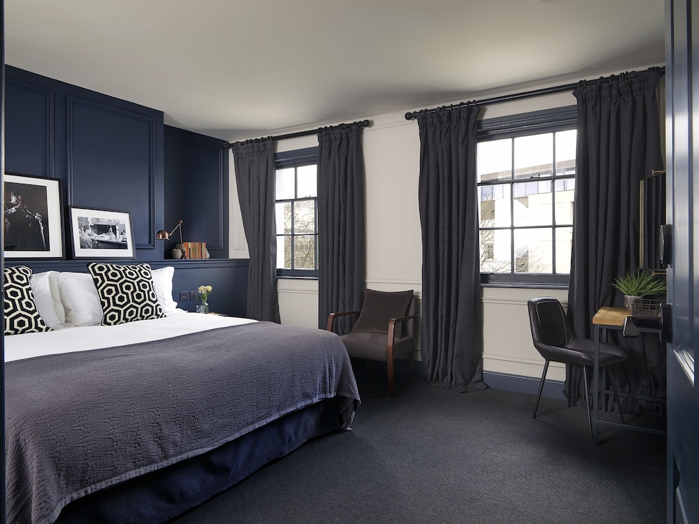 Standard King Room photo 3