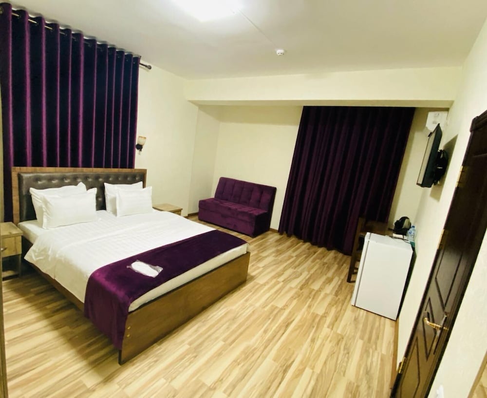 Deluxe Double Room, 1 King Bed photo 2