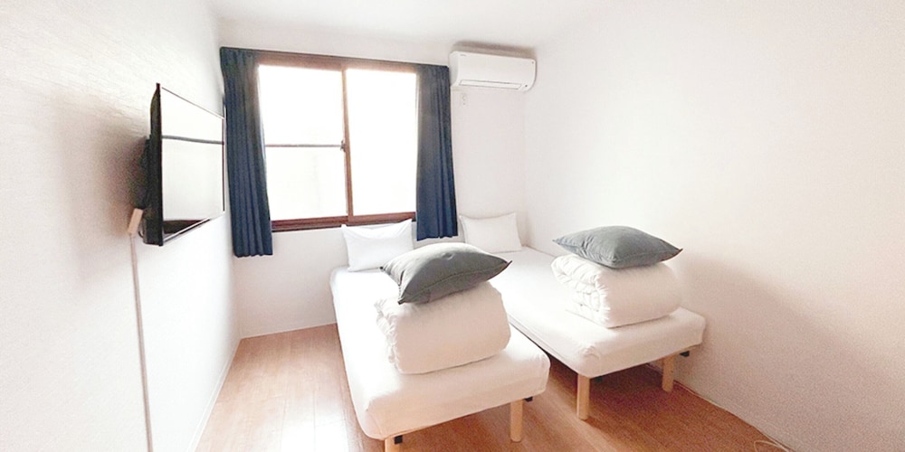 Basic Twin Room, Non Smoking, Ground Floor (102) photo 1