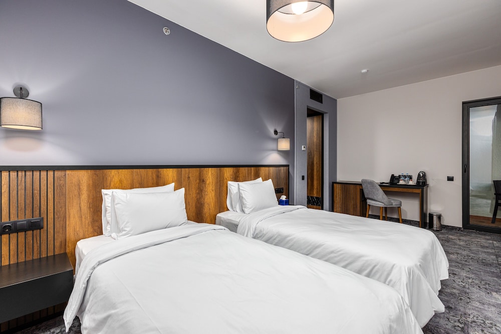 Standard Double or Twin Room - Photo 7
