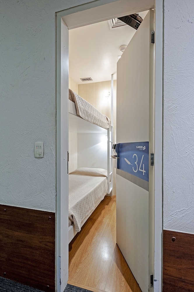 Comfort Twin Room, Shared Bathroom (domestic arrivals) photo 2