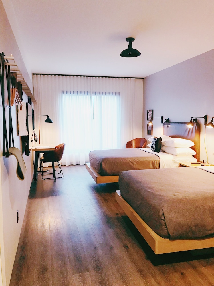 Room, 2 Queen Beds (Hearing Accessible) - Photo 2