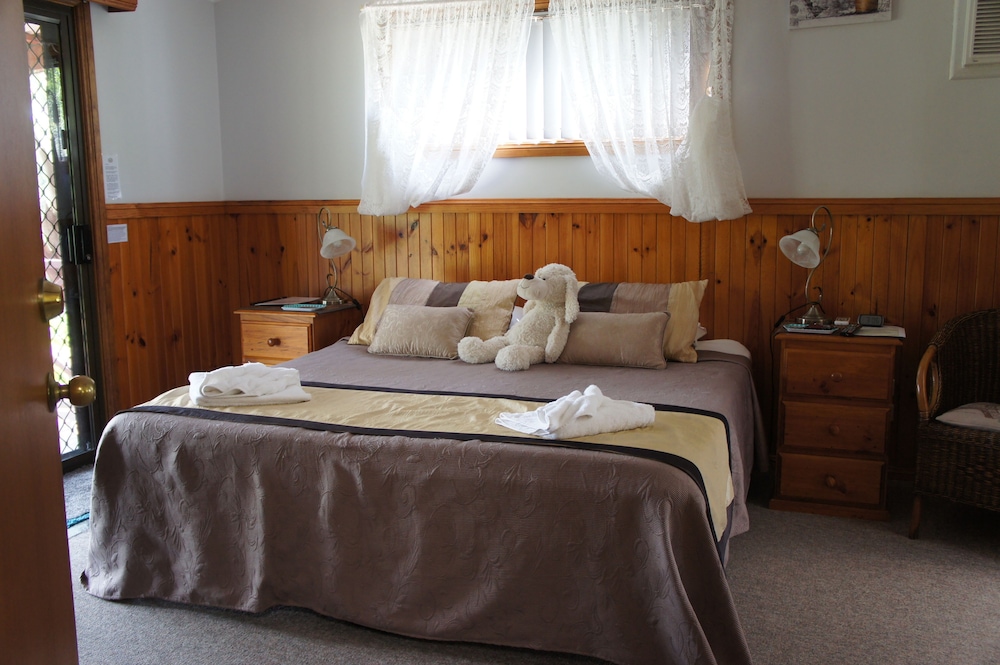 King Bed Patio Suite - Min 2 Night photo 1