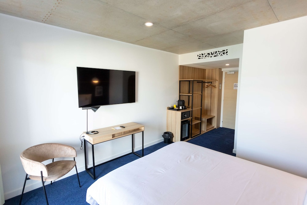 Superior Room, 1 Queen Bed - Photo 1