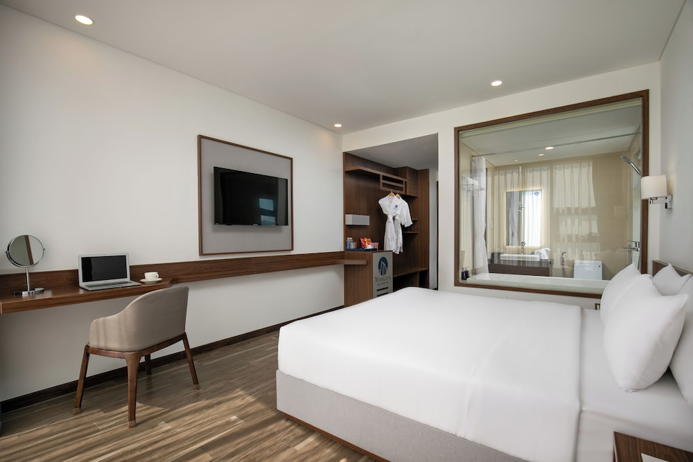 Executive Studio Suite, 1 King Bed, Non Smoking, Sea View photo 2