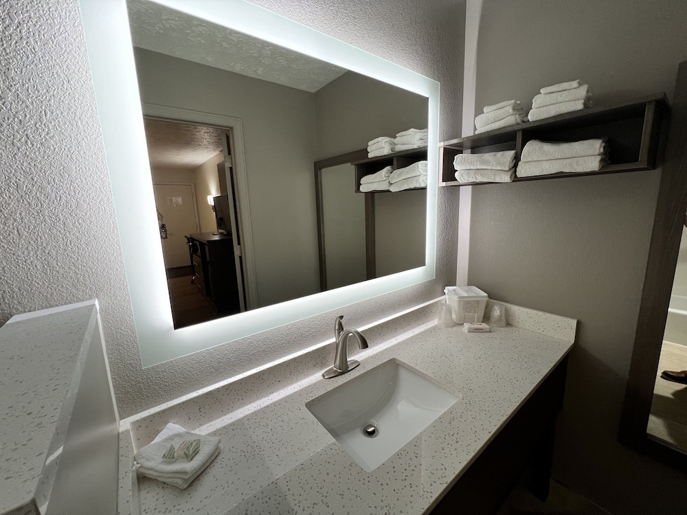 Deluxe Room, 2 Queen Beds, Non Smoking - Photo 3