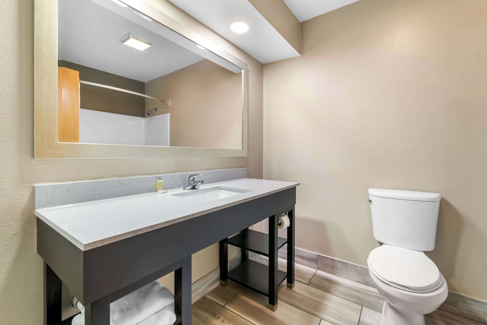 Standard Room, 2 Queen Beds - Photo 4