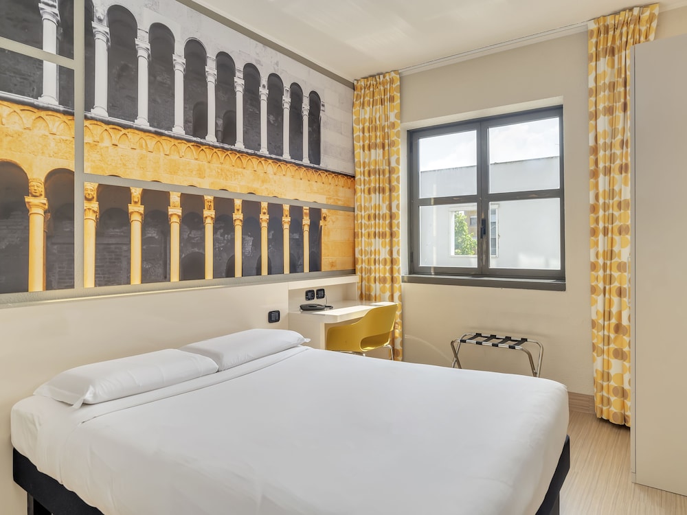 Standard Double Room, Non Smoking - Photo 4