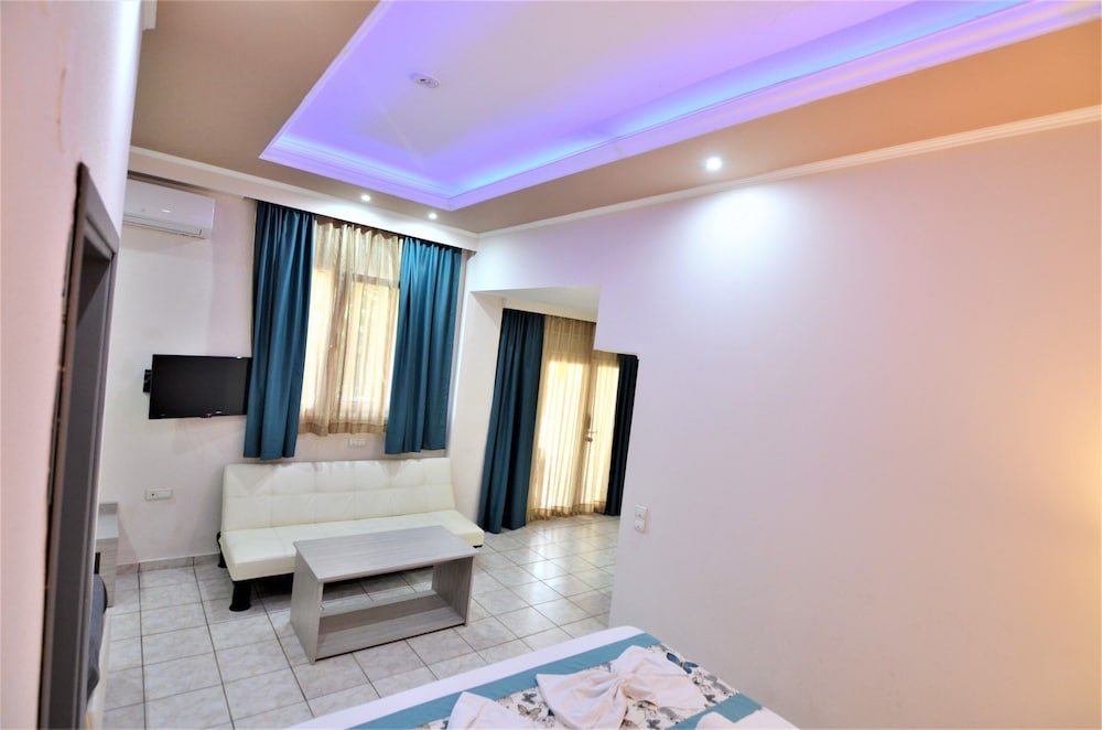 Double Room (Budget) photo 2