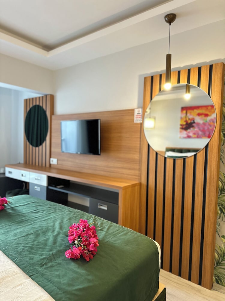 Standard Double Room, Partial Sea View - Photo 13