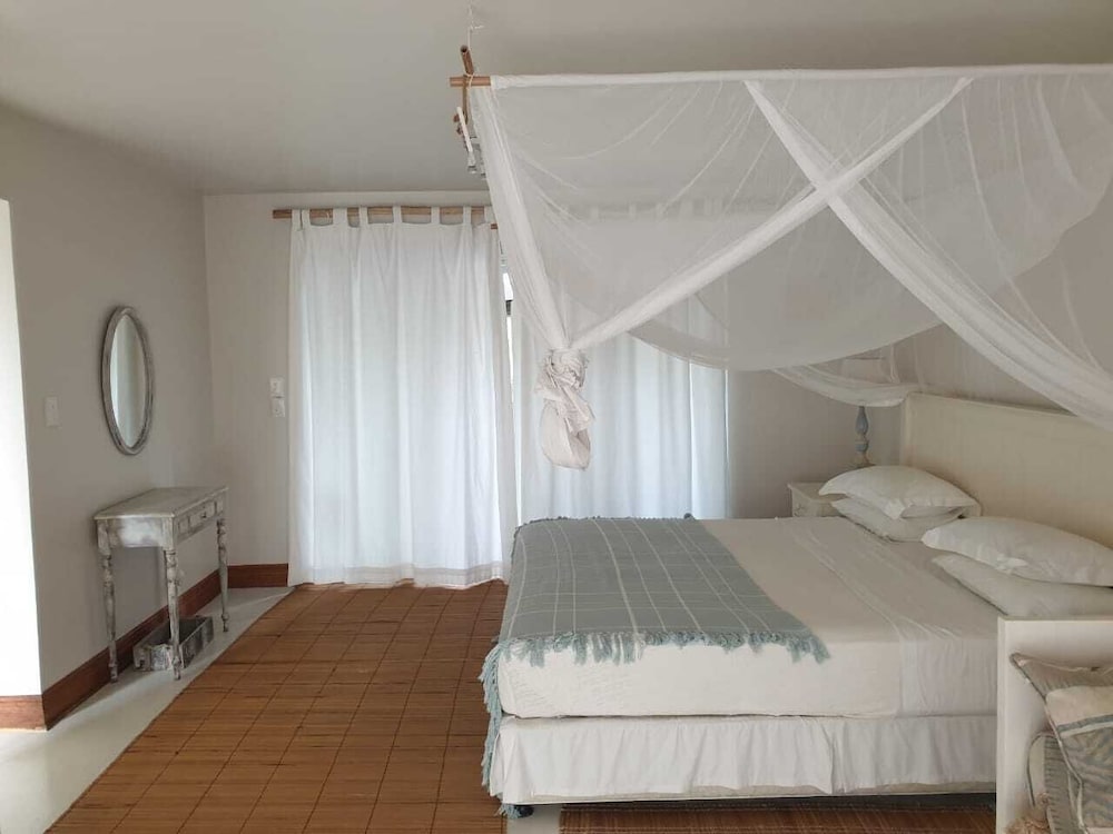 Villa photo 1