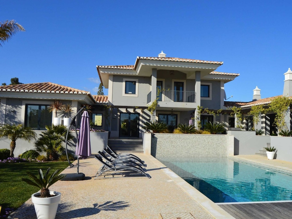 Villa photo 1