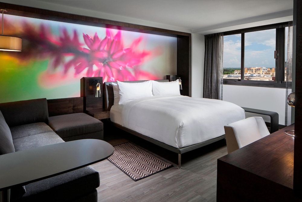 Design Room, 1 King Bed (Hearing Accessible)