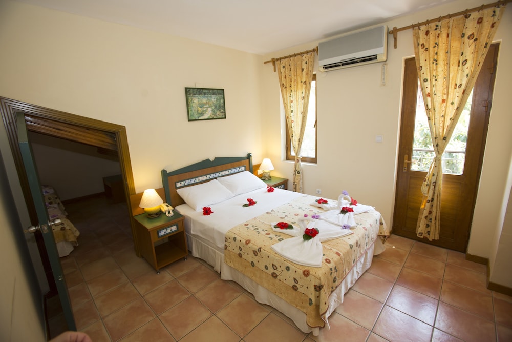 Double Or Twin Room, Pool View photo 1