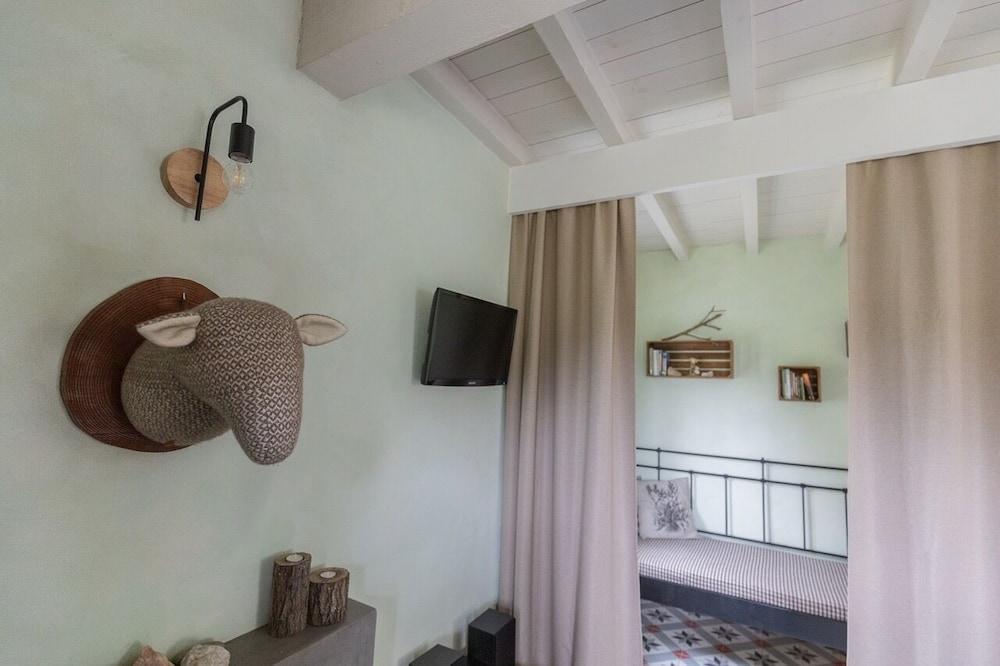 Pastor House photo 3