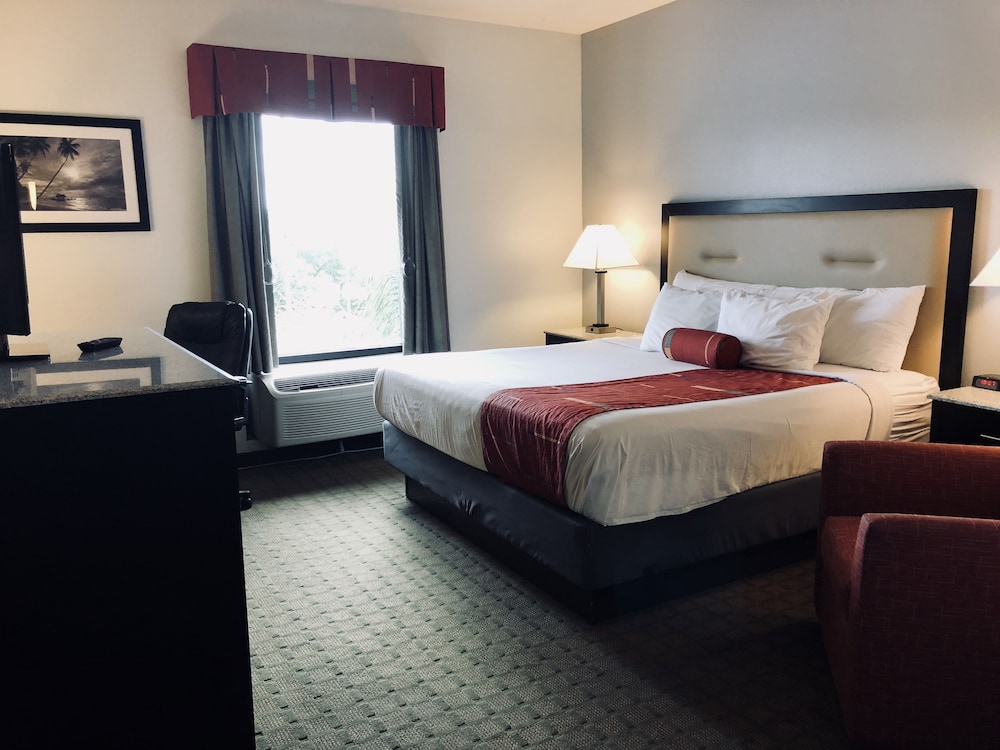 Suite, 2 Bedrooms, Non Smoking (1 Kind Bed & 2 Queen Beds) - Photo 7