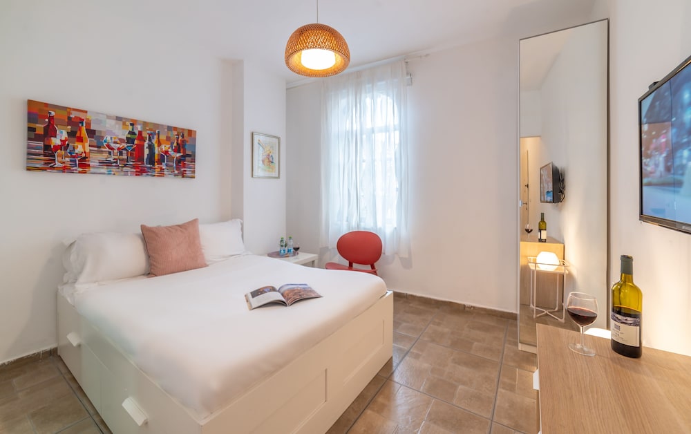 Standard Apartment, 1 Double Bed, City View photo 2