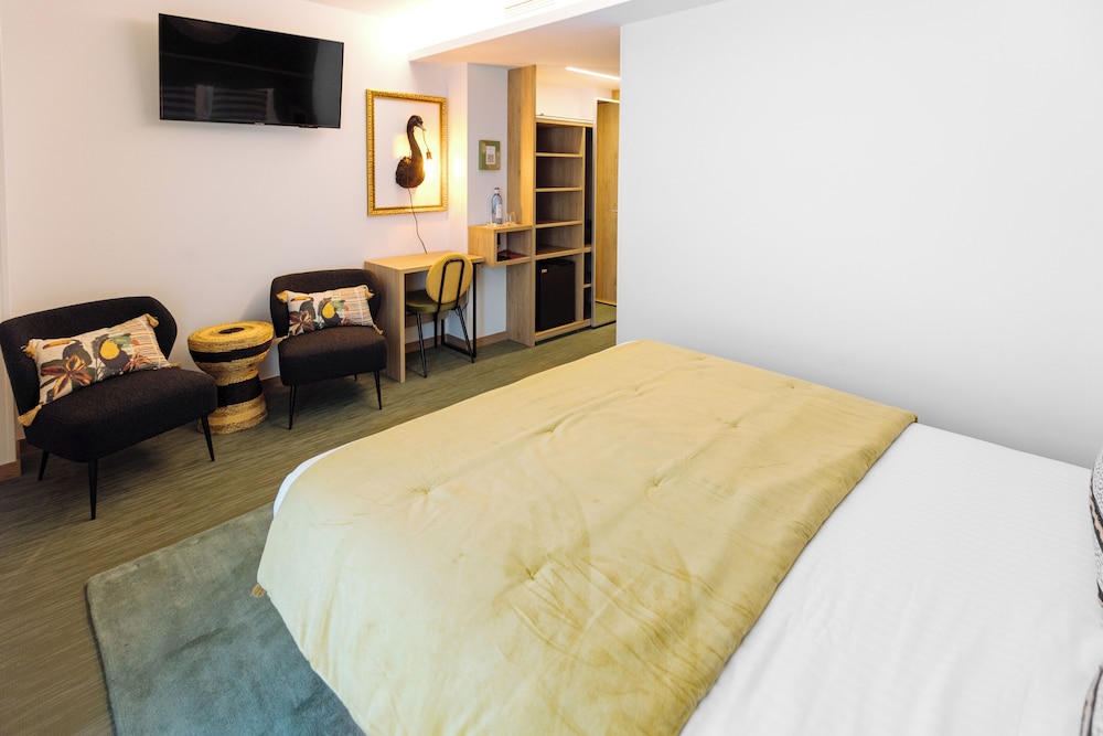 Design Double Room, 1 Queen Bed, Mountain View, Garden Area - Photo 26