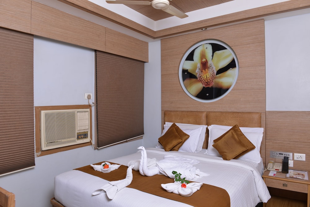 Superior Studio, 1 Queen Bed, Non Smoking, City View
