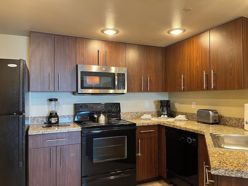 One Bedroom King Suite - Photo 6