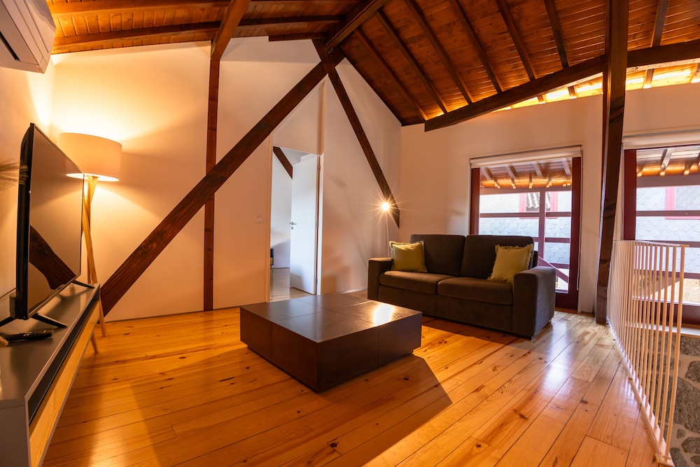 Standard House - Photo 8