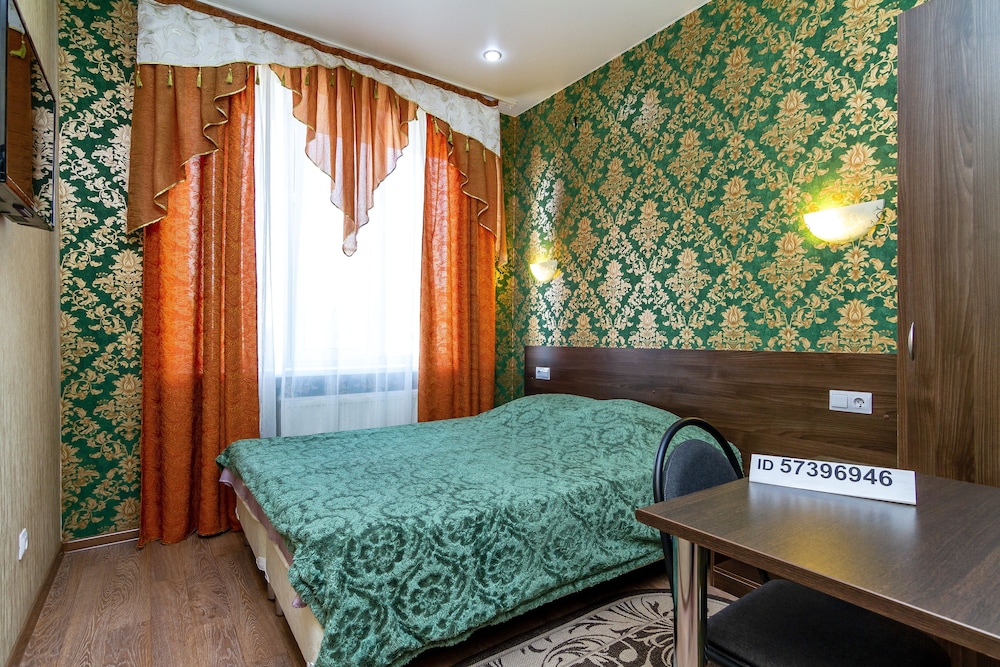 Family Room, 2 Bedrooms, Refrigerator, Courtyard Area