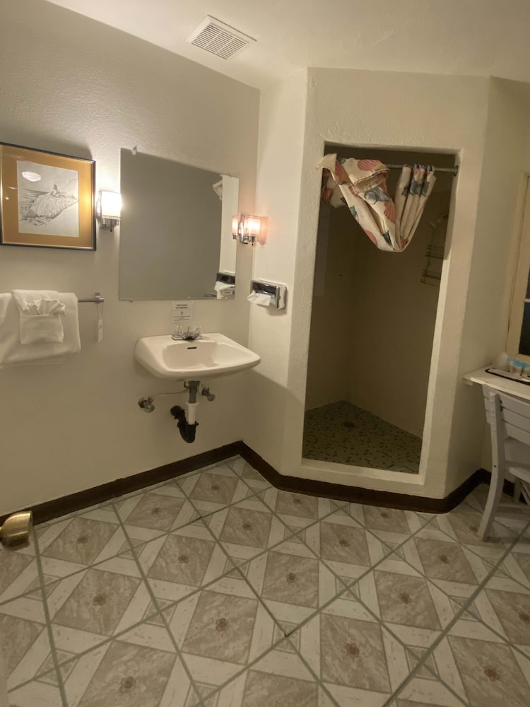 Standard Single Room, 1 Queen Bed - Photo 7