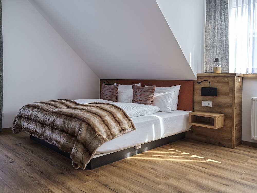 Double Room, Ensuite (Seeblick mit Balkon) - Photo 8