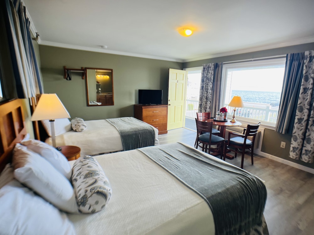 2nd Floor, Front Ocean View, 2 Double Beds photo 3