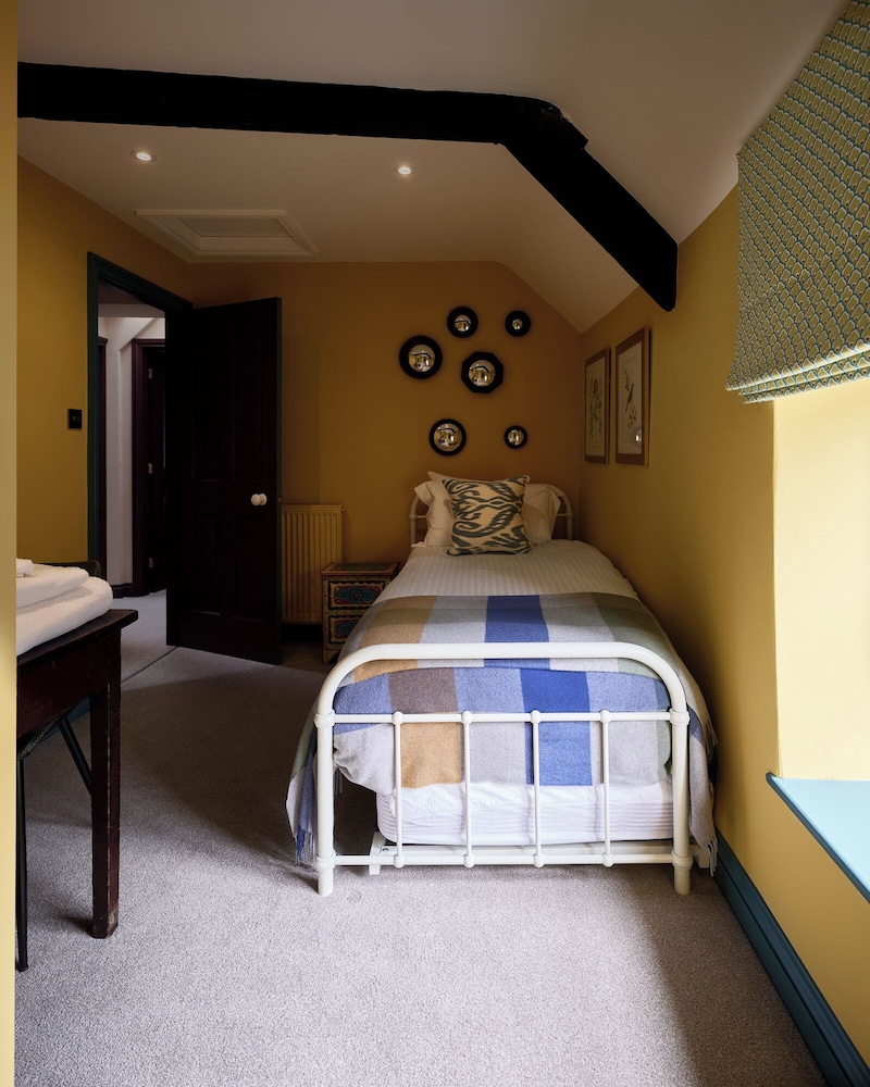 35 Abbey Row- Three-Bedroom Townhouse (Separate Building) photo 3