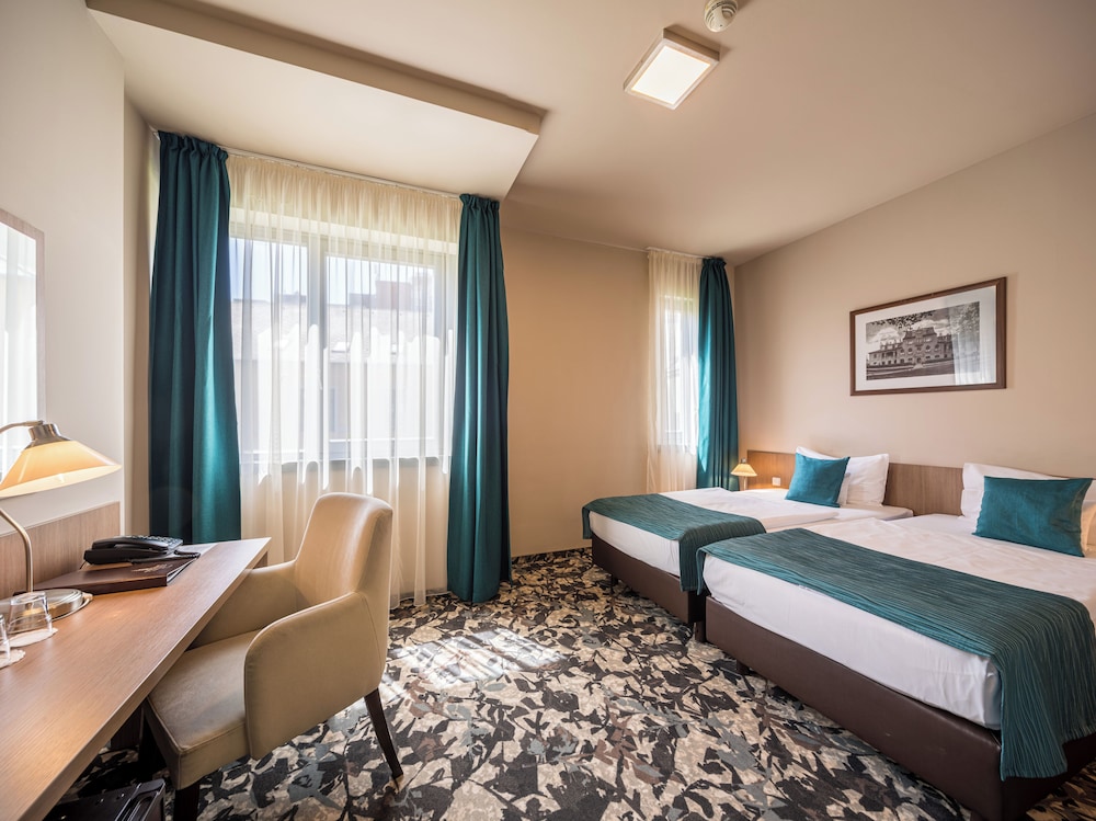 Standard Twin Room - Photo 2