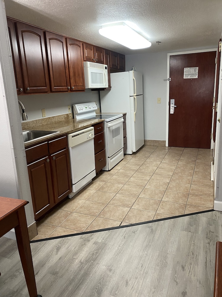 Deluxe Studio, 2 Queen Beds, Non Smoking, Kitchenette photo 2