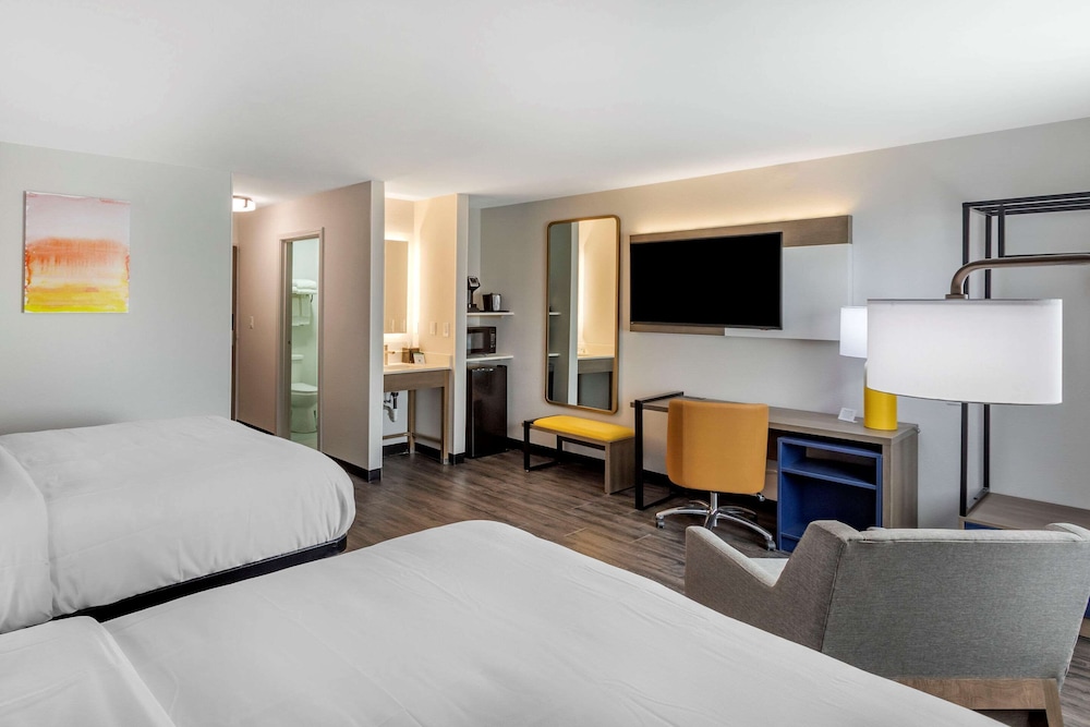 Suite, 2 Queen Beds, Non Smoking photo 3