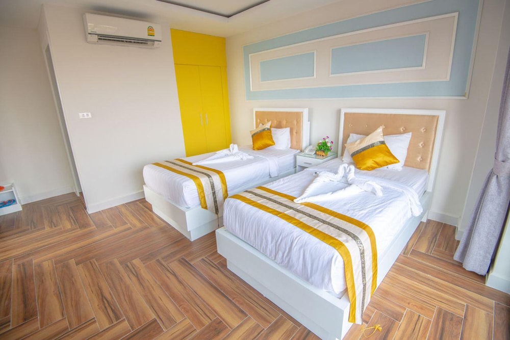 Superior Twin Room with Balcony - Photo 15