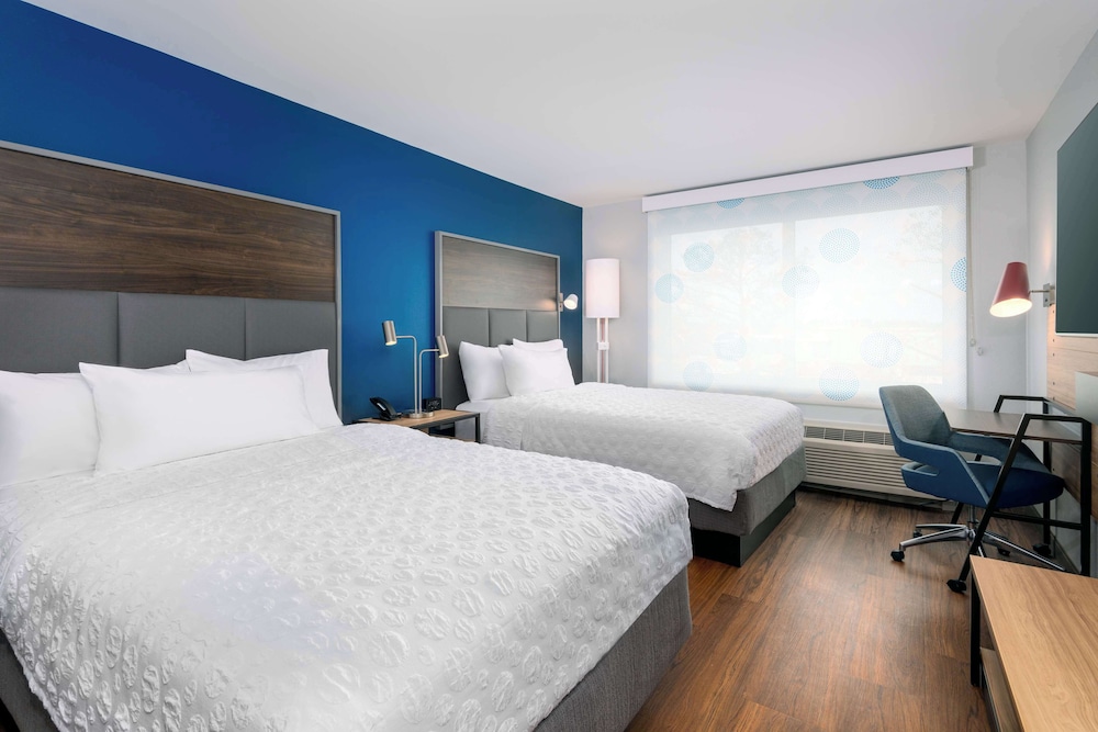 Room, 2 Queen Beds, Accessible, Bathtub (Mobility & Hearing, Bathtub) - Photo 2